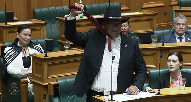 Nouvelle-Zélande: un parlementaire maori rejette le port de la cravate
