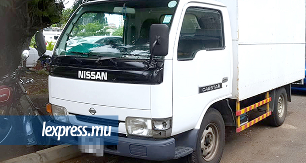 Théorie policière: la moto des assassins de Fakhoo embarquée dans une camionnette 