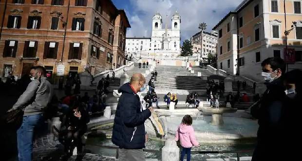 Covid: l'Italie, confinée lundi, table sur une amélioration à la fin du printemps