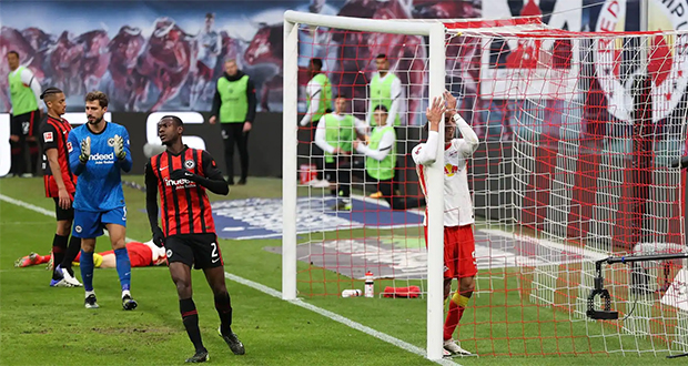 Bundesliga: Leipzig concède un nul et laisse filer le Bayern