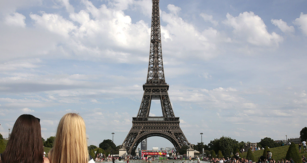 Paris retrouvera ses touristes dès 2022, selon le président de l'Office de tourisme