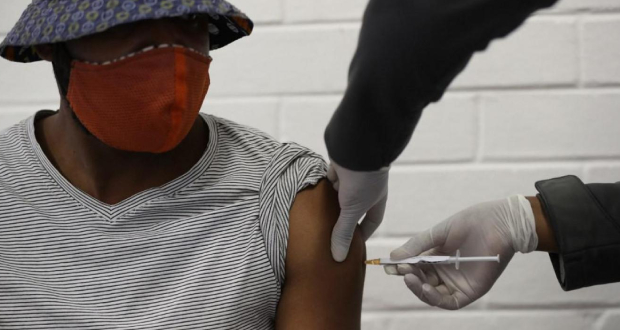 Coronavirus: début des vaccinations à grande échelle en Afrique du Sud