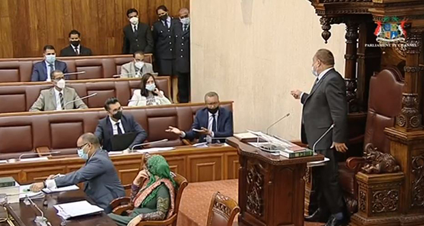 Parlement: Shakeel Mohamed et Patrick Assirvaden expulsés