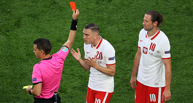 Euro: le Polonais Krychowiak reçoit le premier carton rouge du tournoi