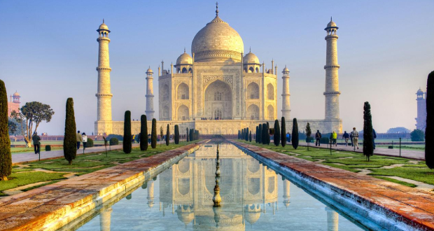 Le Taj Mahal rouvre aux visiteurs en Inde, où les cas de Covid-19 diminuent
