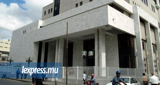 New Court House : un policier provoque la colère des avocats et de la presse