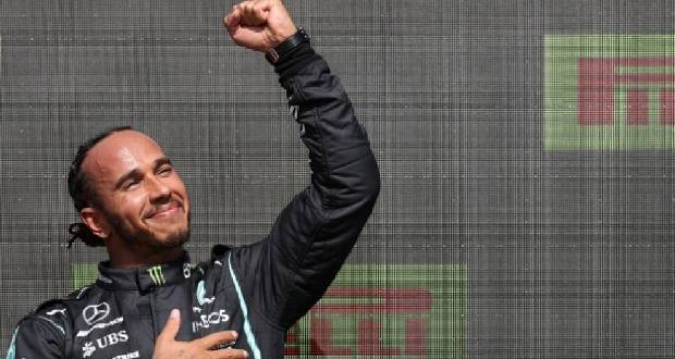 F1: Hamilton et Verstappen s'accrochent et pimentent la course au titre