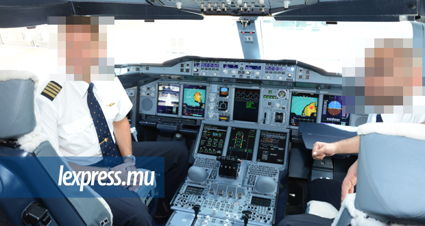 Covid-19: deux pilotes positifs à bord d’un vol de Paris hier