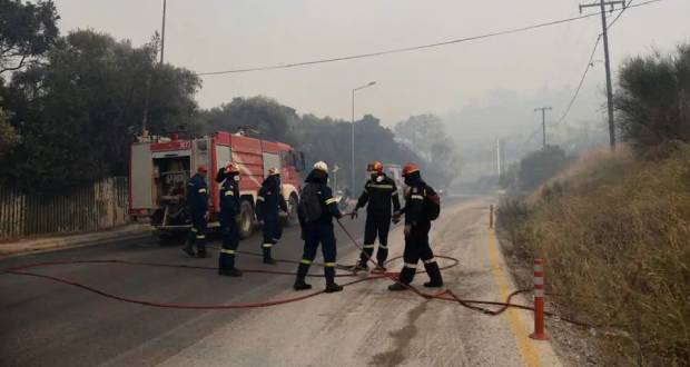 Incendie en Grèce dans le Péloponnèse: des villages évacués, les secours sur le qui-vive