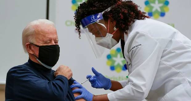 Biden annonce qu'il recevra une troisième dose de vaccin anti-Covid