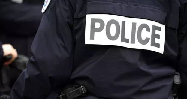 Paris: un homme armé arrêté près d'une église