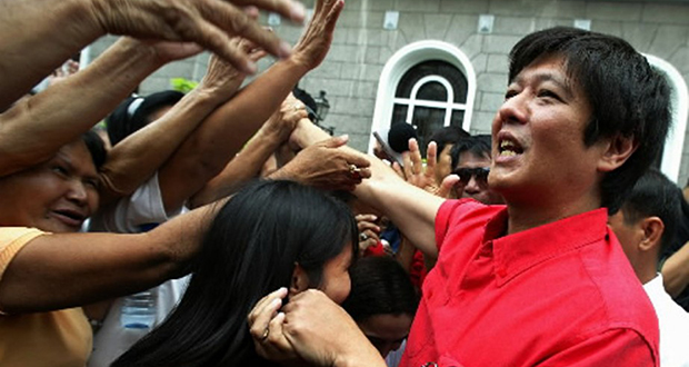 Philippines: le fils de Marcos annonce sa candidature à la présidence