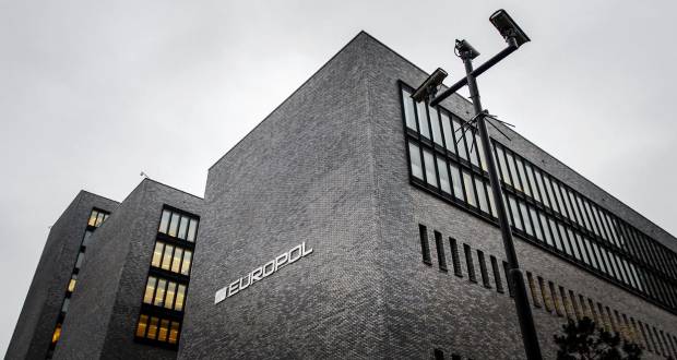 Europol: un réseau d'escroquerie en ligne basé à Sofia démantelé