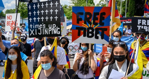 URGENT: JO-2022: des manifestants tentent de déployer un drapeau tibétain sur le site d'Olympie