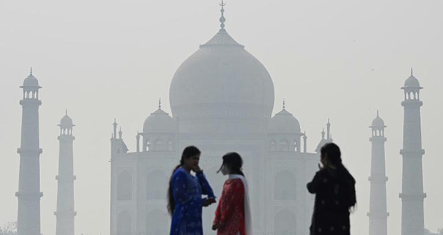 Inde: les Indiens profitent encore seuls du Taj Mahal avant le retour des touristes étrangers