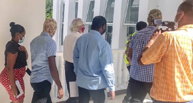 Blanchiment allégué et saisie d’armes aux Seychelles: après l’ex-bras droit d’Albert René et un chef de l’armée, un ex-ministre arrêté