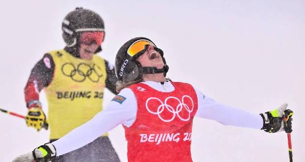 JO-2022: la Suédoise Naeslund survole le skicross