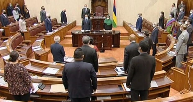 Parlement: dépenses publiques, voyages et nominations en questions