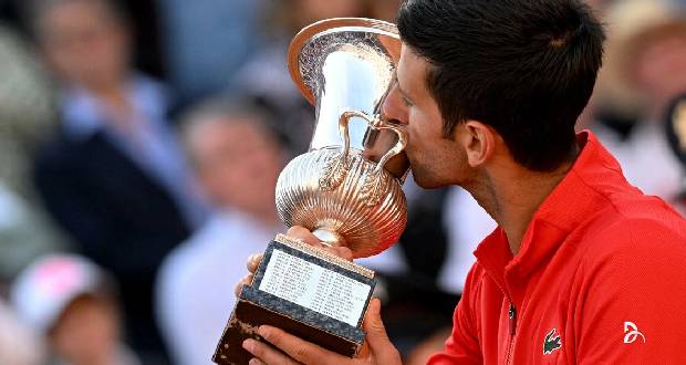 Tennis: Djokovic sacré à Rome pour la sixième fois en surclassant Tsitsipas