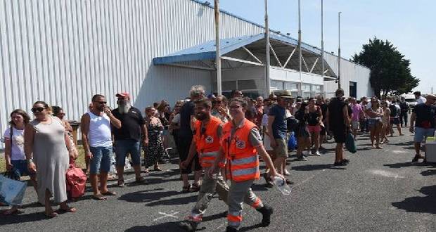 Incendies en Gironde: les retours d'évacués continuent, les feux pas encore fixés