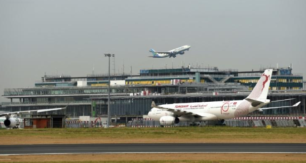 Grève des aiguilleurs du ciel: un millier de vols annulés en France vendredi
