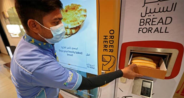 A Dubaï, temple du luxe, des distributeurs de pain gratuit pour les plus pauvres