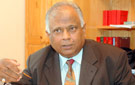 Entretien avec Narain Appajala, président de la Law Society. (Radio One)