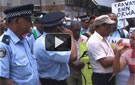 Vives tensions entre la police et les manifestants de la GWF.(video: J.-Y Chavrimootoo)