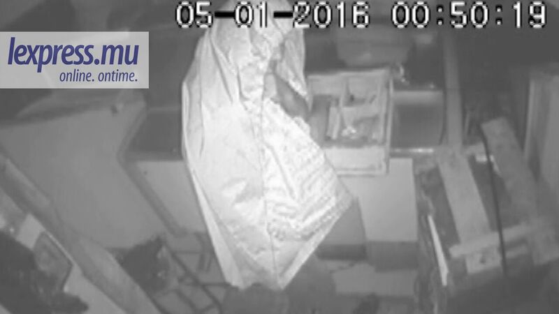 Le voleur du marché de Curepipe filmé par les caméras de surveillance