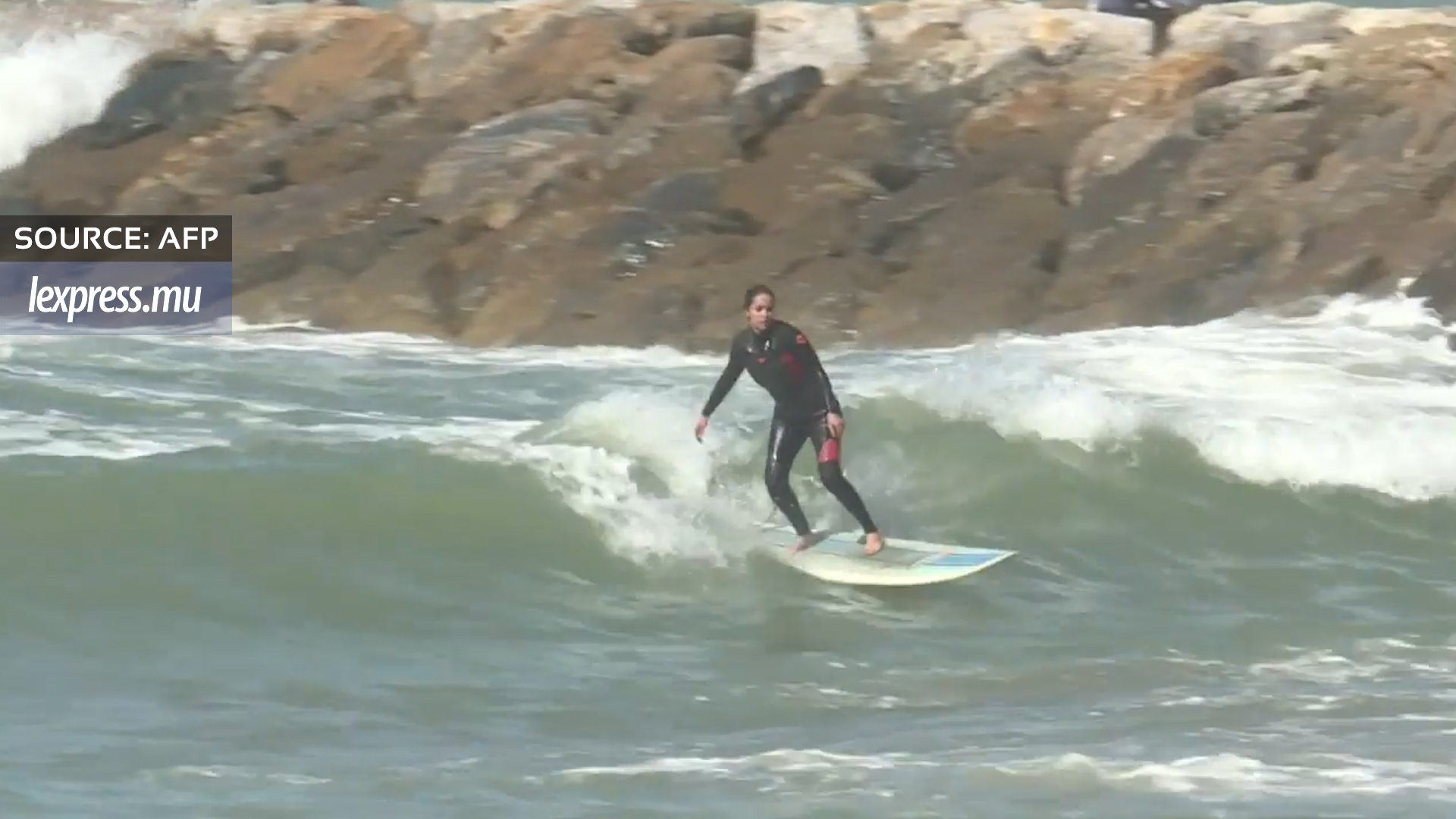 Surfeuses à Rabat: petites vagues et grands préjugés