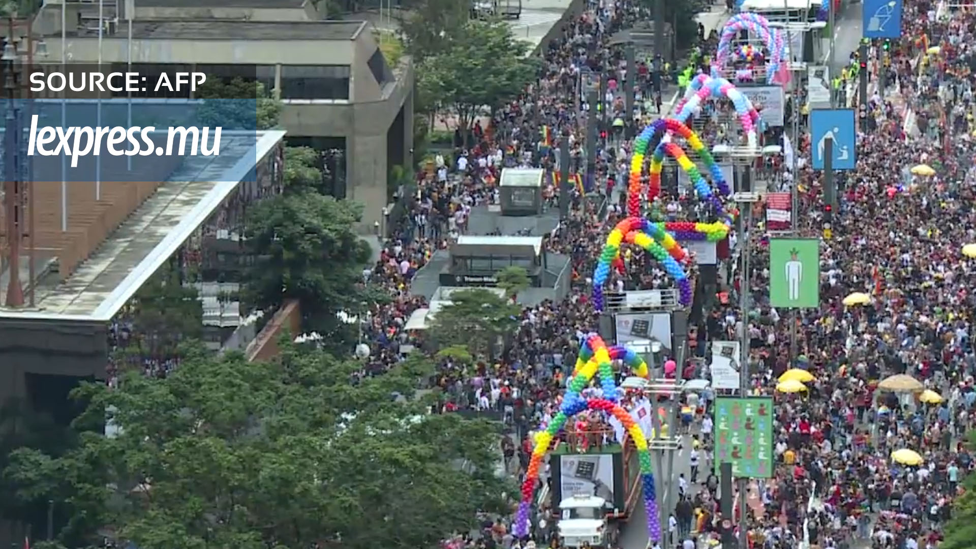 Brésil: des milliers de personnes à Sao Paulo pour le gay pride