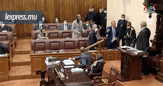 [Vidéo] Parlement: pagaille, choc et consternation