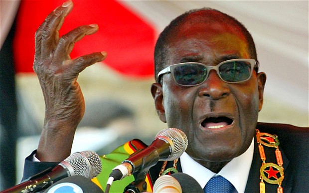 Mugabe, interdit de territoire européen, est arrivé au Vatican
