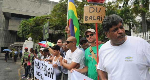 Démission «exigée» de Bachoo: une grève de la faim prévue avant la fin de la semaine 